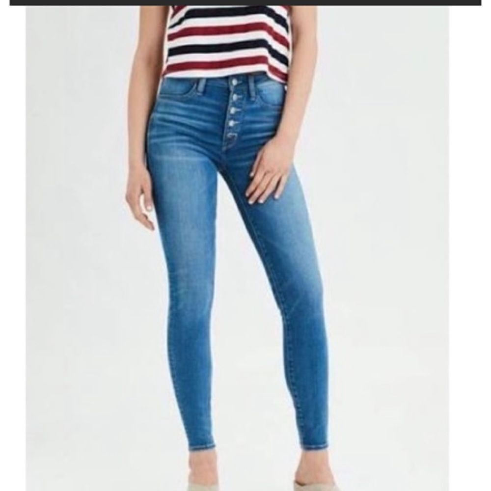 AMERICAN EAGLE SIZE 4 NE(X)T LEVEL STRETCH HI-RISE DISTRESSED JEGGING CROP